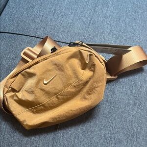 Nike Aura crossbody bag
